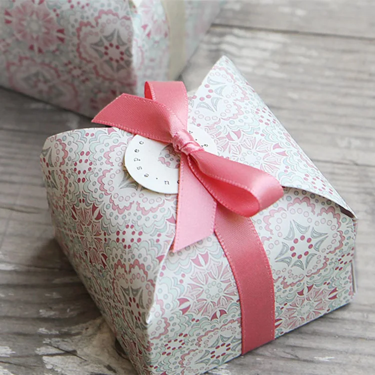 Fashionable customized exquisite packaging love lucky cute chocolate candy wedding invitation gift box for birthdays gift