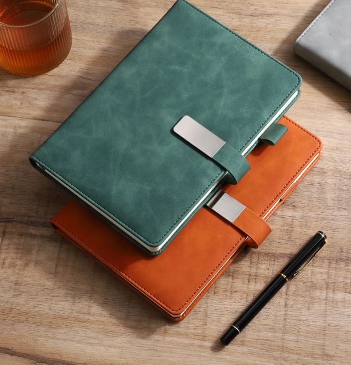 Customized Logo A5 Journal Notebook with Pen Good Feeling PU Notebook with Buckle Wholesale A5 Notebook with Pen