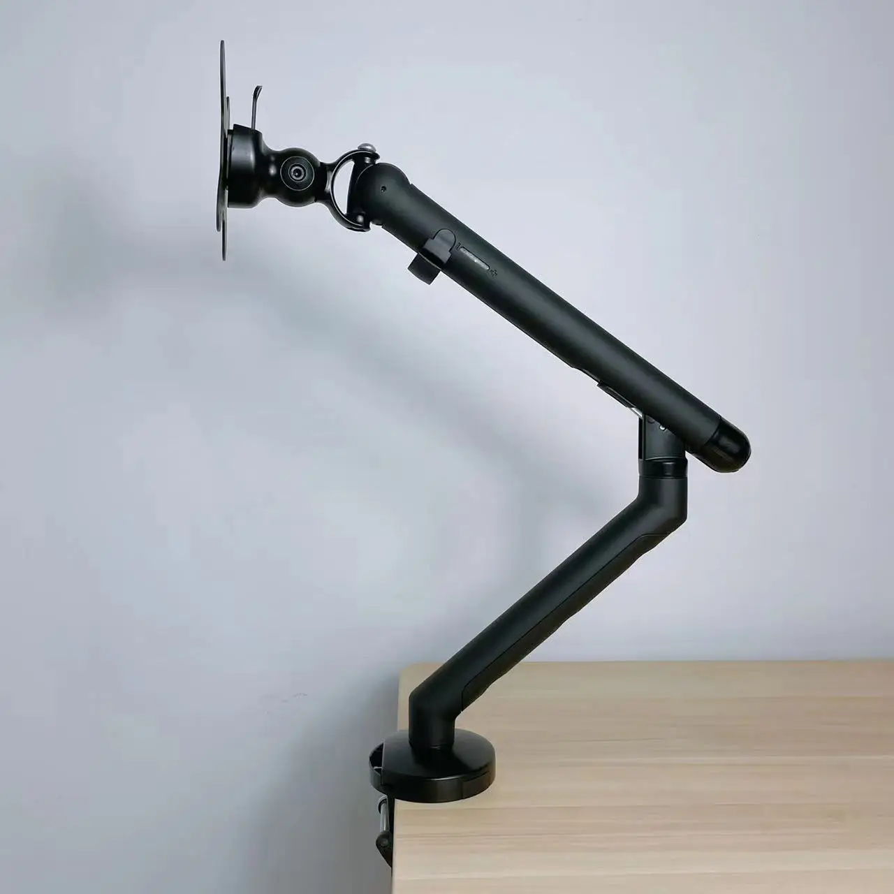 Heavy Duty Single Monitor Arm Computer Monitor Stand Desktop Quick Mount Aluminum Monitor Arm