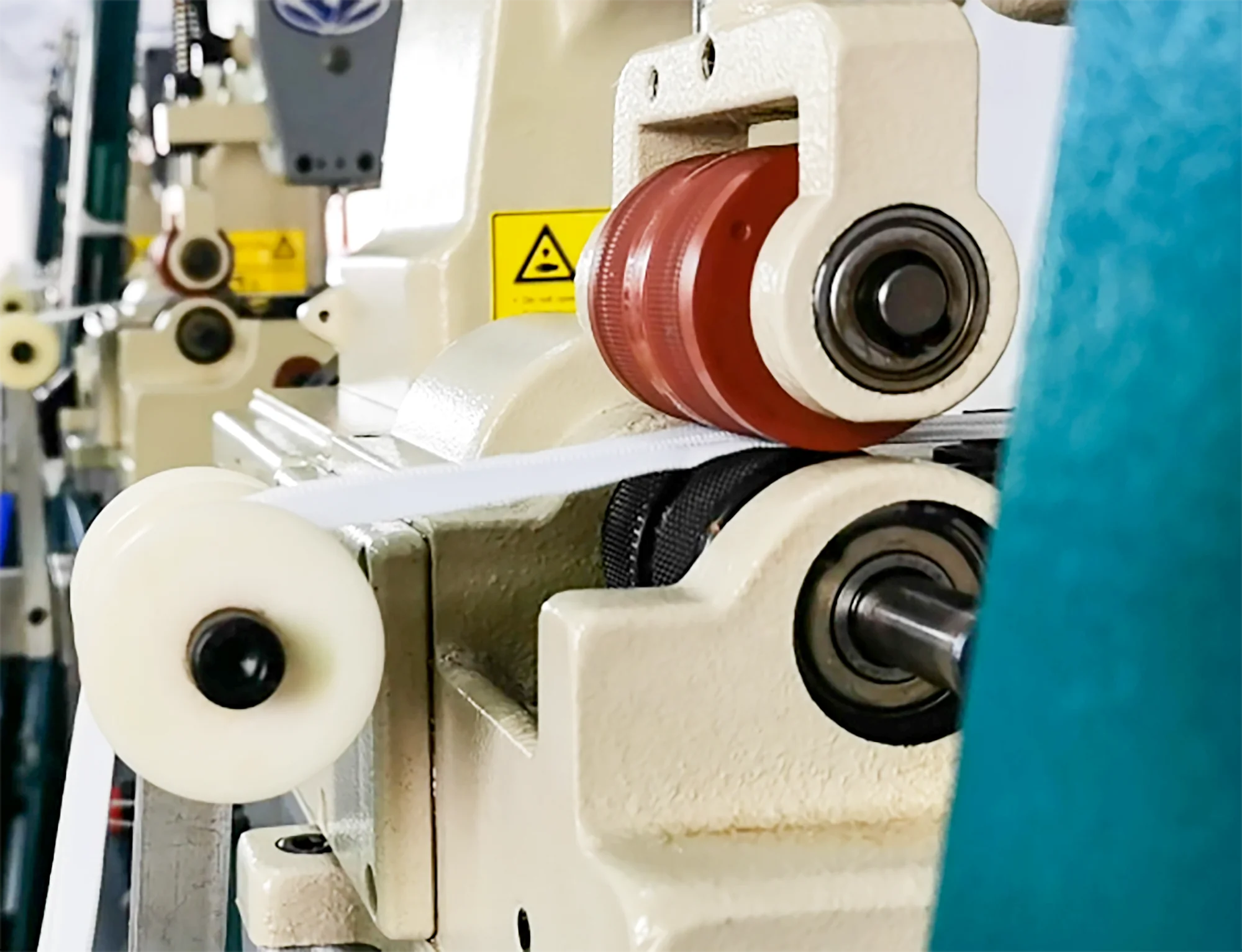 High Speed Nylon Zipper Sewing Machine Zipper Stitching Machine Nylon Long Chain Zipper Machine