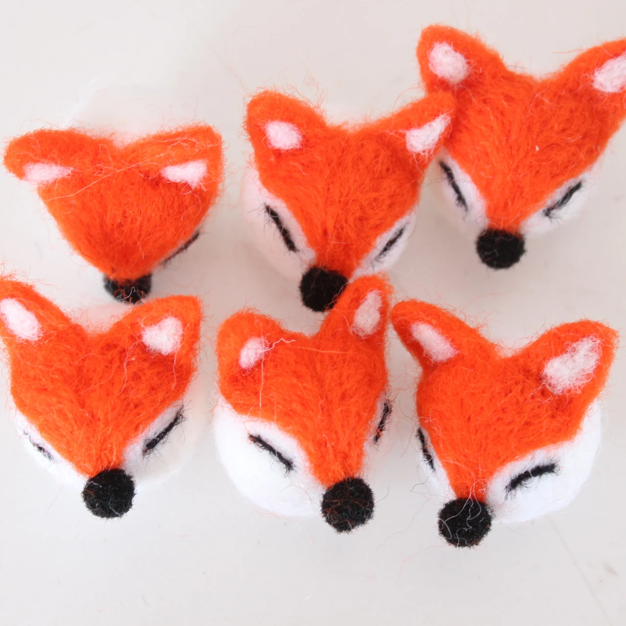 
Handmade Wool Felt Fox Pendant Brooch Pin Hair Circle Decor 