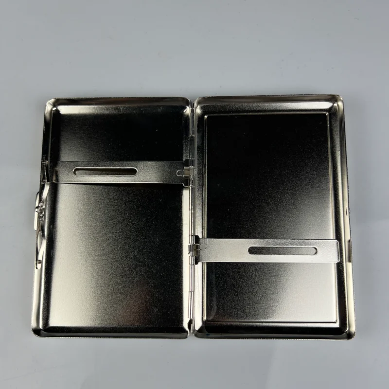 waterproof silver portable metal cigarette case Customized cigarette packs can be designed