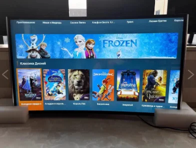 70-дюймовый светодиодный телевизор с плоским экраном высокой четкости Smart Android Tv который может быть установлен на стене