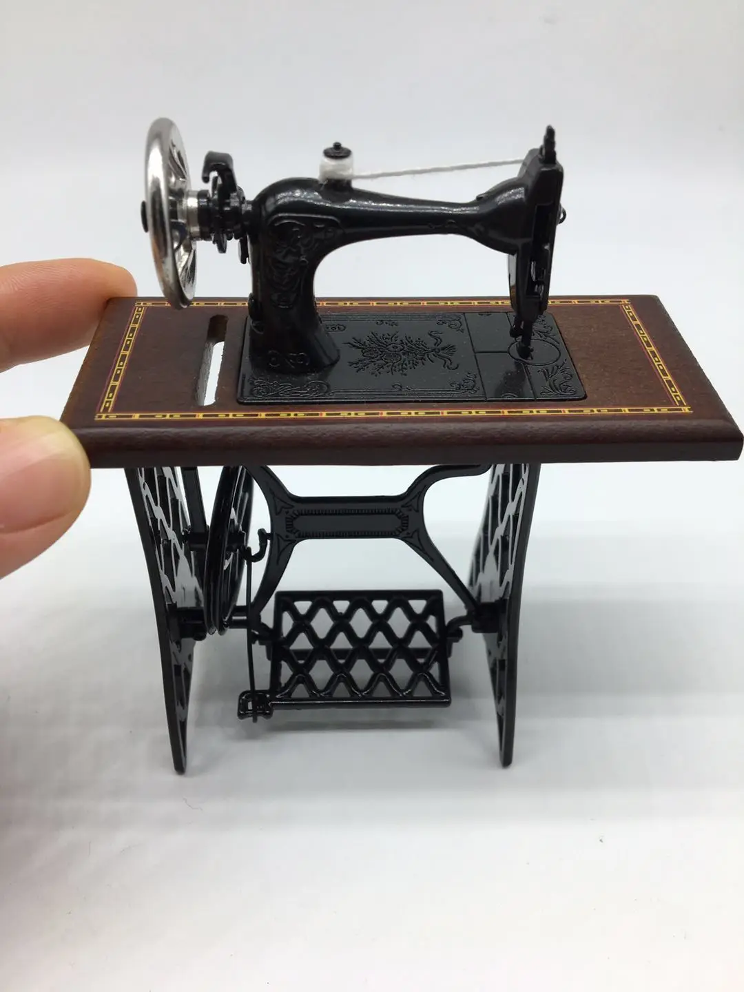 Vintage sewing machine Dollhouse miniature accessories Doll furniture