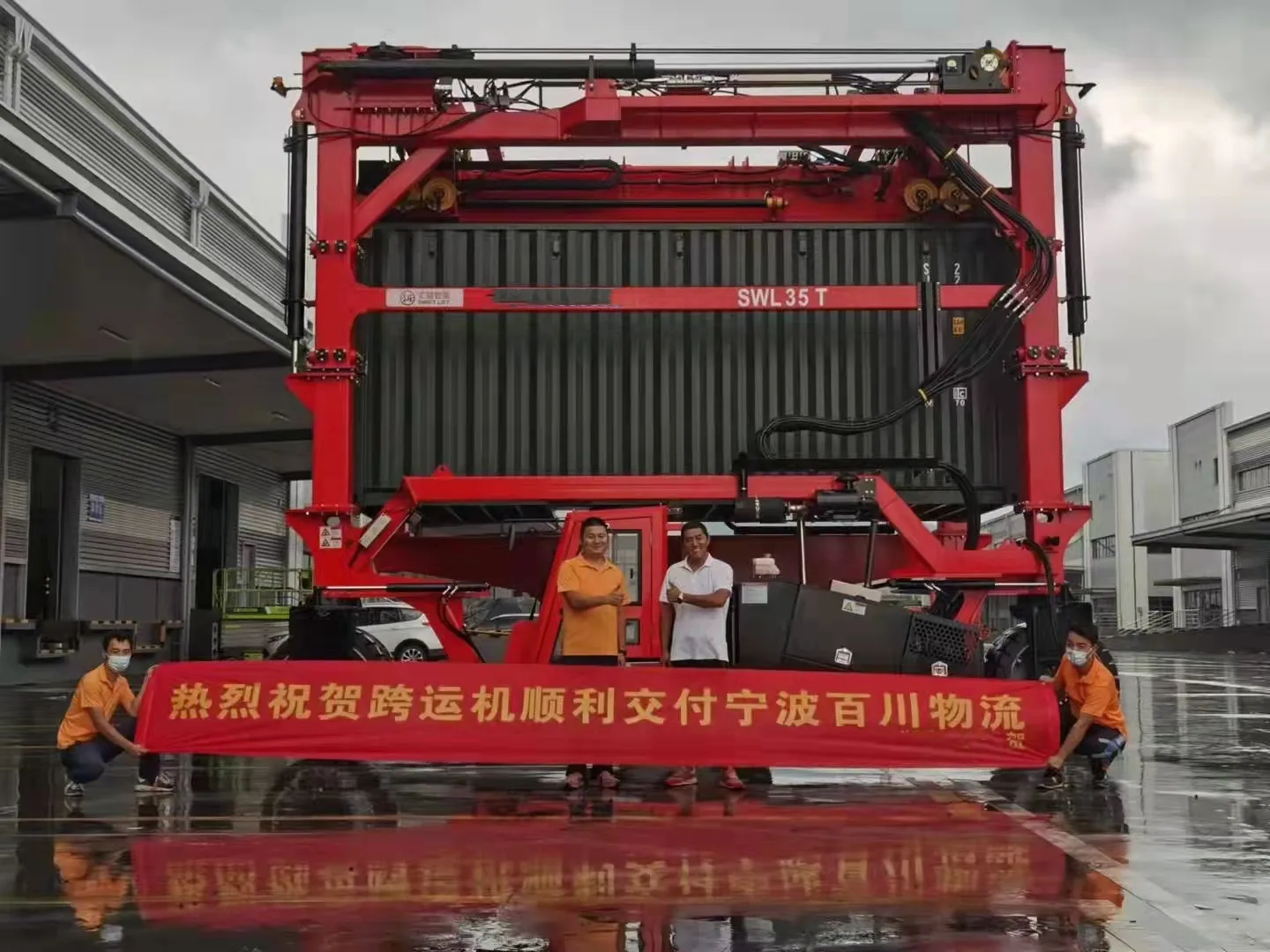 High quality workshop trackless rubber tyre mobile gantry crane 45t straddle carrier shipping 20ft 40ft container gantry cran