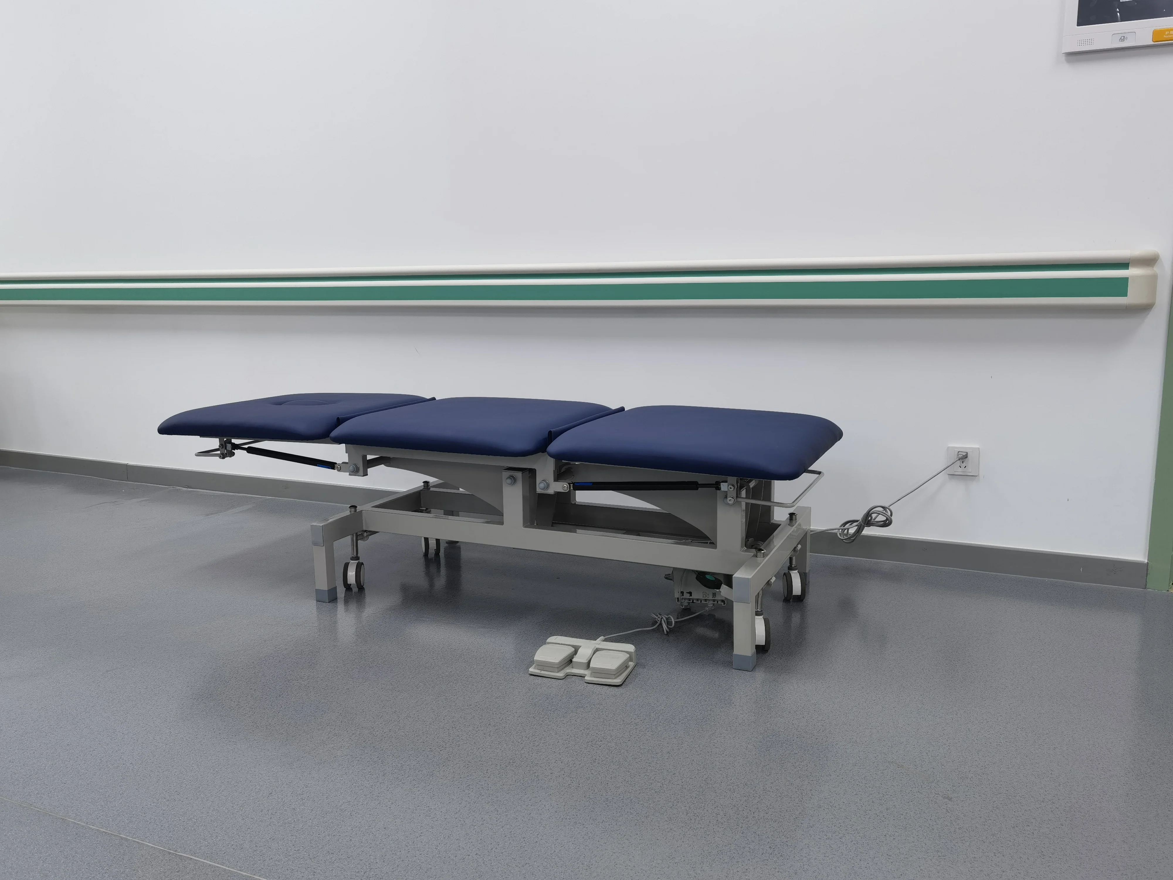 Electric Adjustable Clinic Medical Couch Metal  Patient Hospital Examination Table
