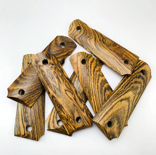 Hunting accessories Tactical Non-Slip handle sheet Cut Cool wooden Handle