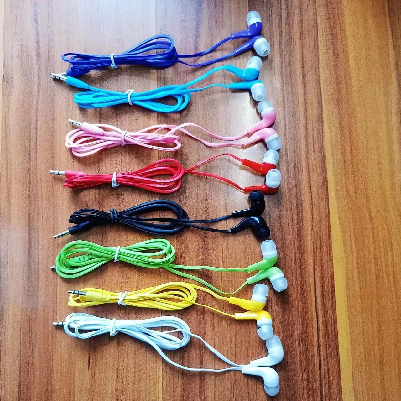 Проводные наушники с наушниками