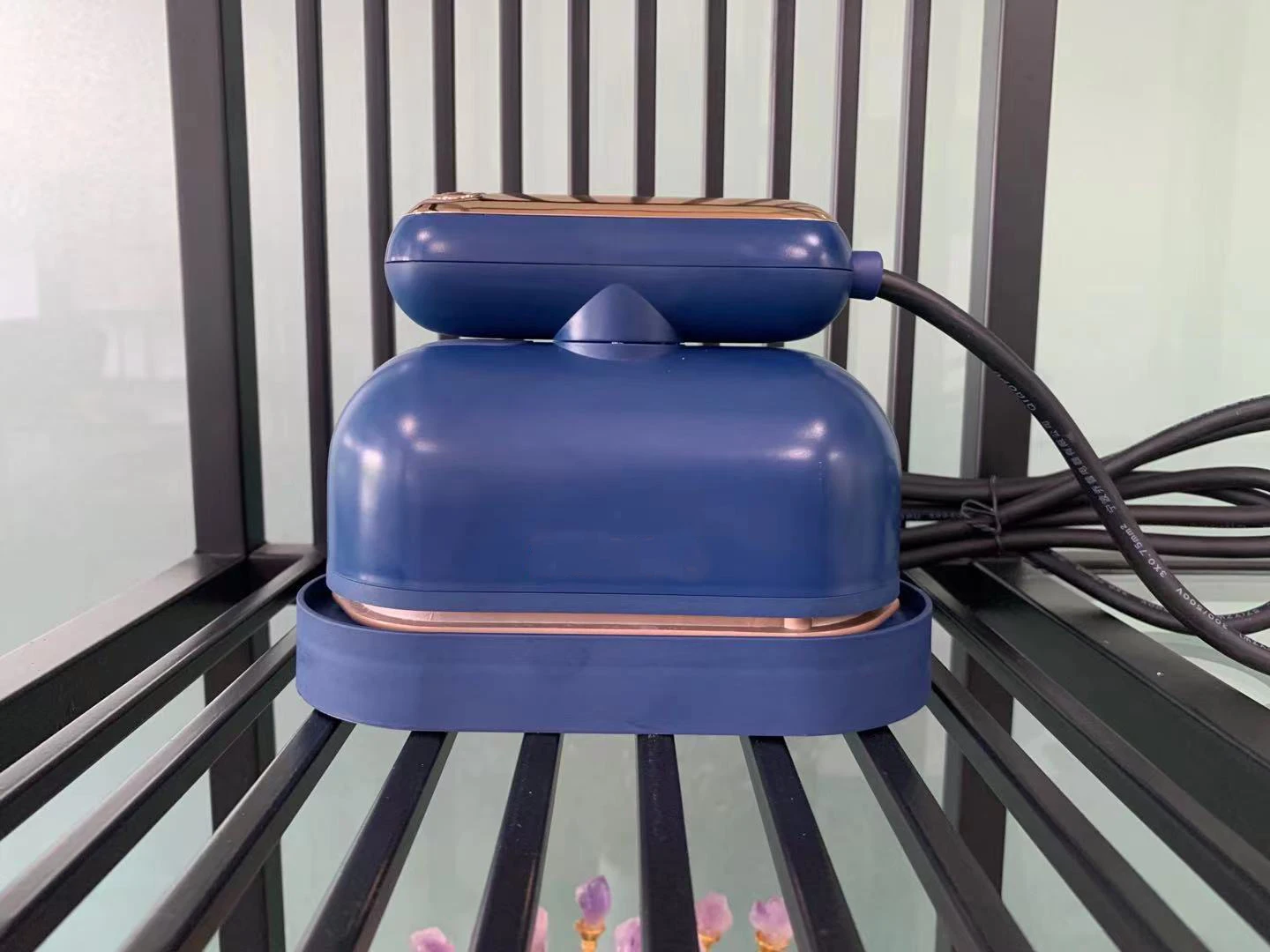 New design handheld professional garment steamer travel steamer with pump inside