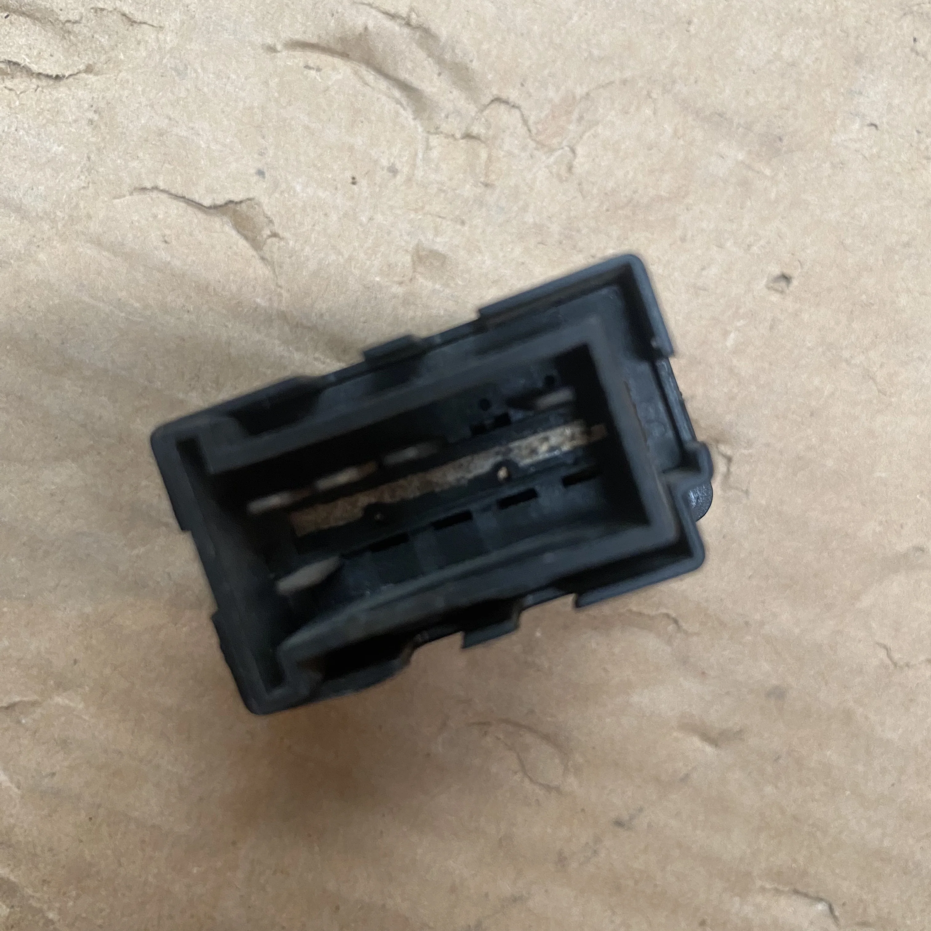 3750010-C0100 air horn switch hot sale Dongfeng Tianlong Tianjin truck pure accessories