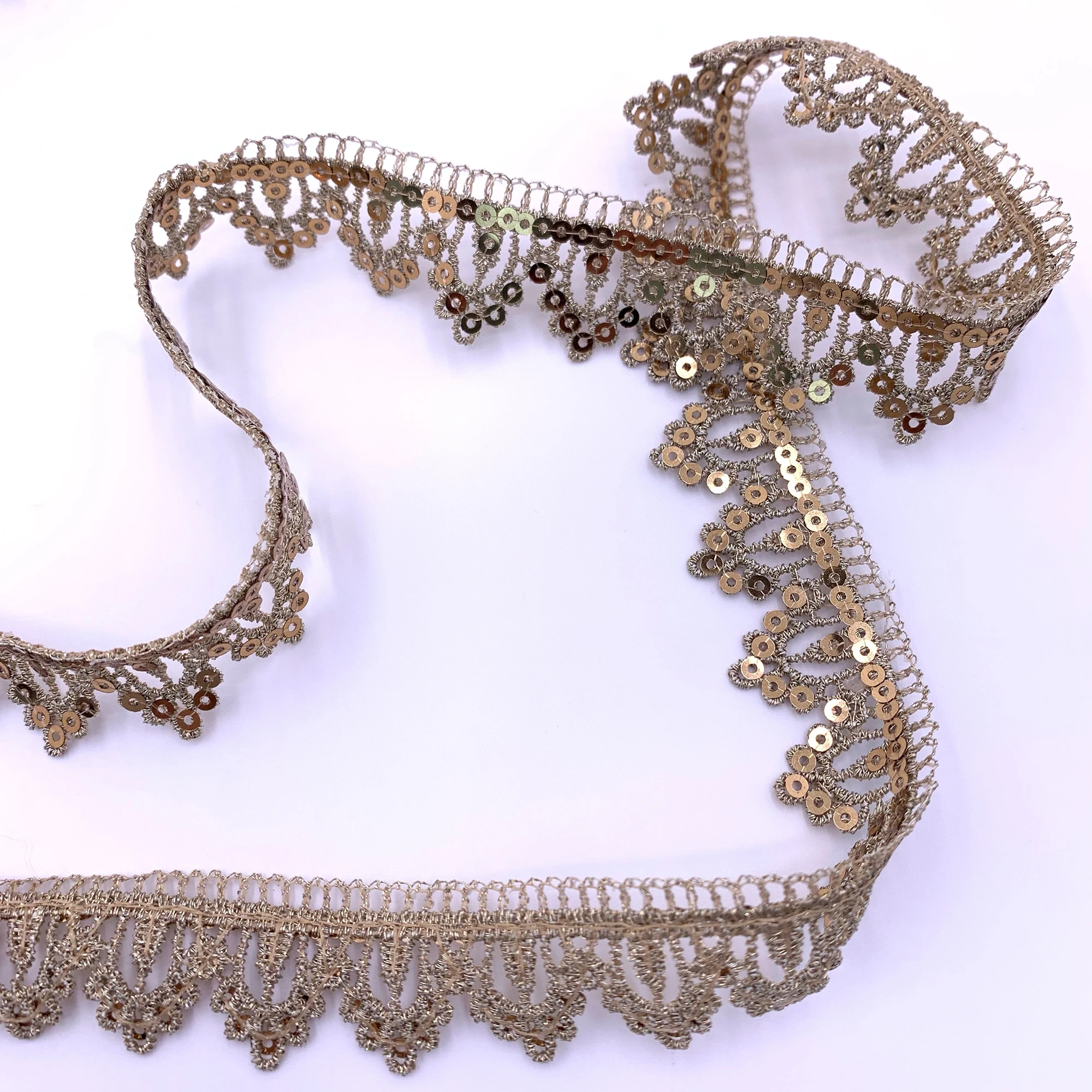 High Quality Wholesale Shiny Polyester Water Soluble Delicate Sequin Gpo Lace Trim Gold