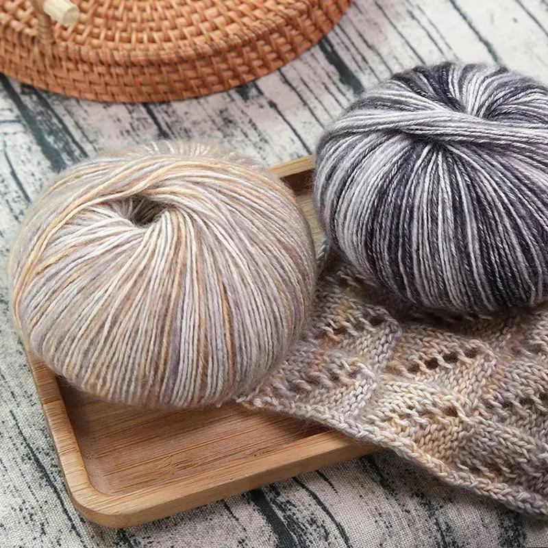 The best selling colorful cotton yarn is a colorful rainbow cotton yarn used for hand weaving