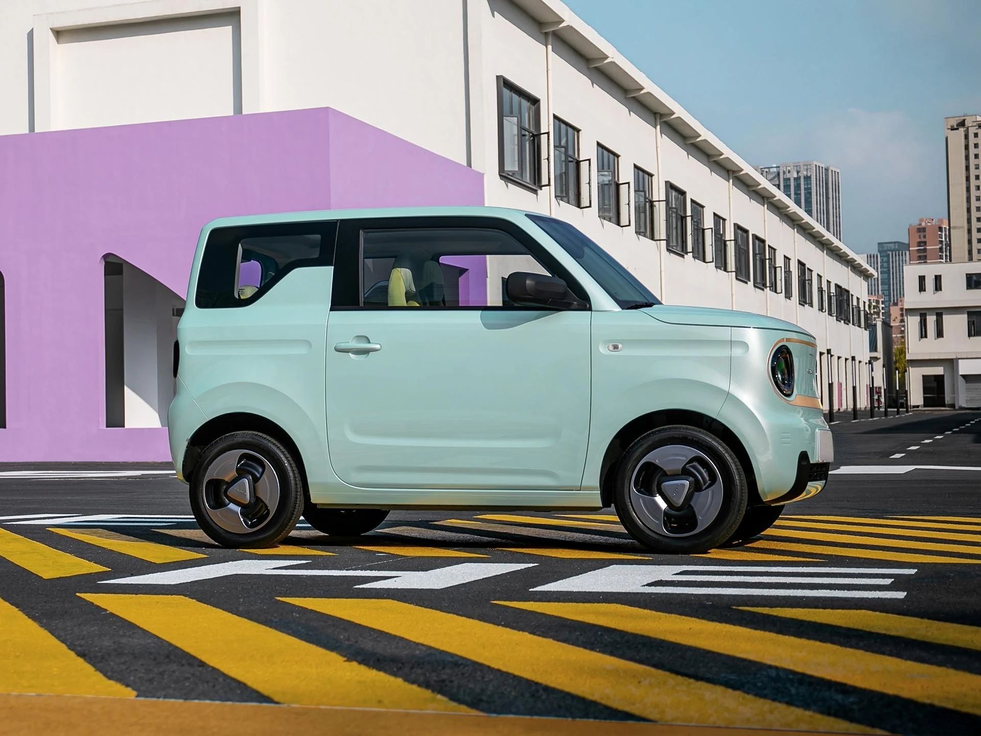 Selling 2024 New Energy Vehicles Geely Panda Mini Ev Car Cheap Electric Car Mobility Scooter Elderly