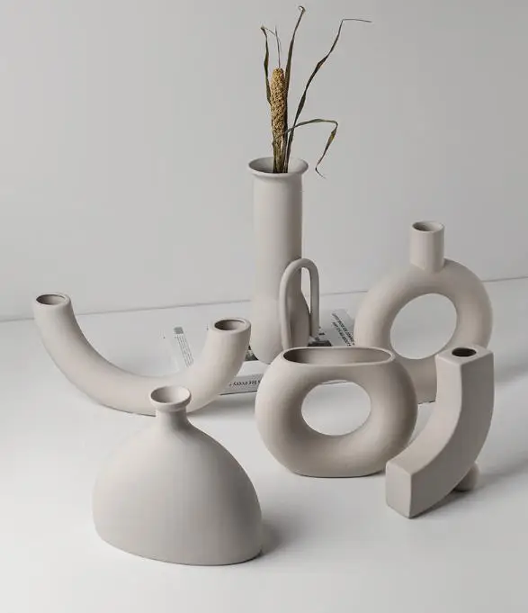 INS Abstract Human Girl Face Art Flower White Donut Shaped Modern Ceramic Flower Vase for Home Decor Nordic Ceramic Donut Vase