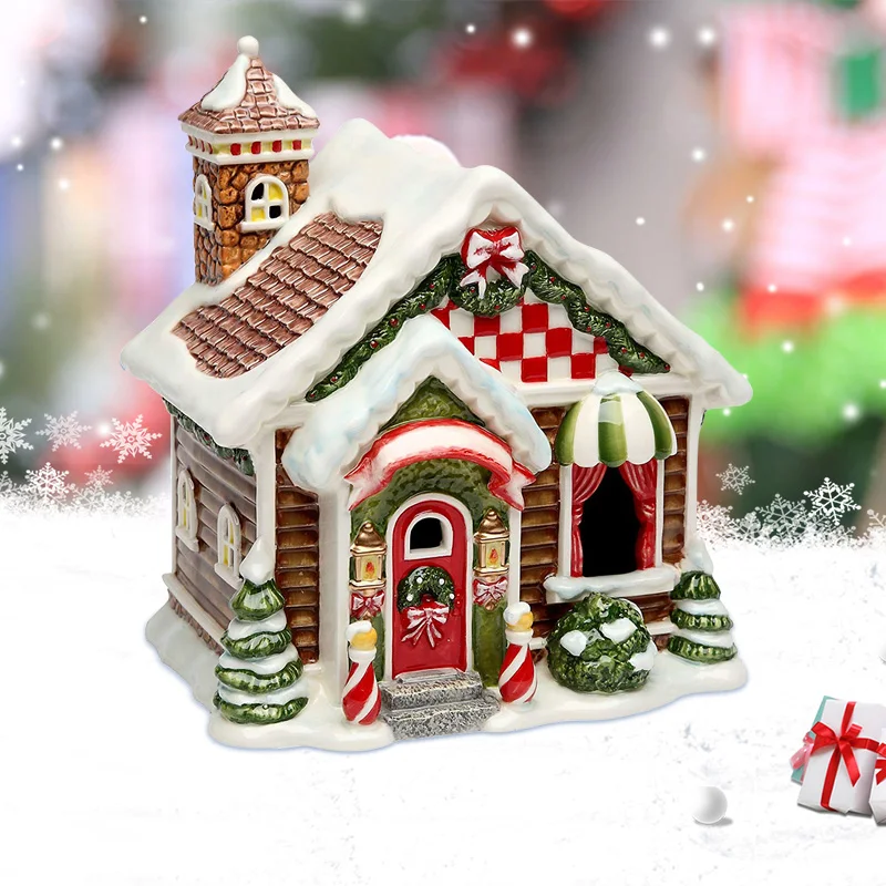 Керамический рождественский дом с подсветкой в деревне Санты