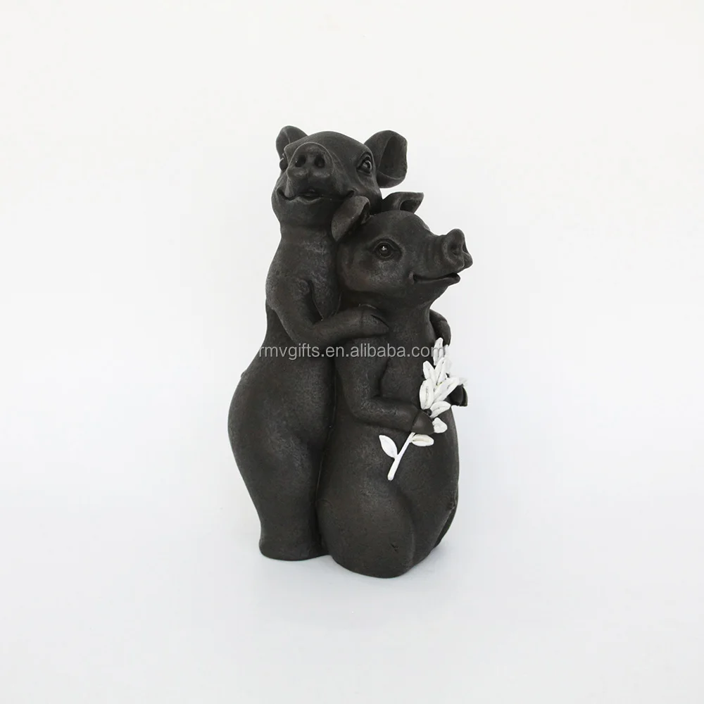 Autumn Season Happy Harvest Indoor Funny Farm Animal Pig Couple Statue Resin Pig Decor Holding Wheat