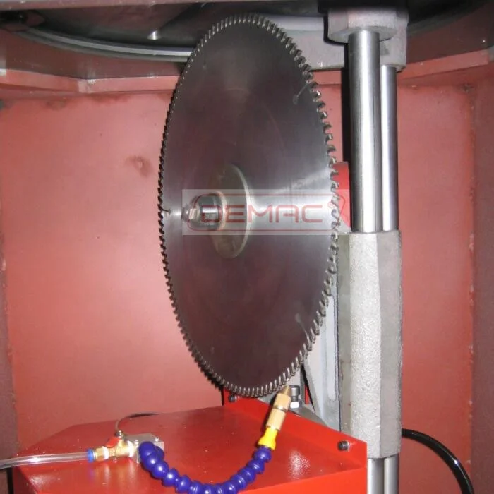 Горячая продажа алюминиевая дверная оконная рама в сборе машина