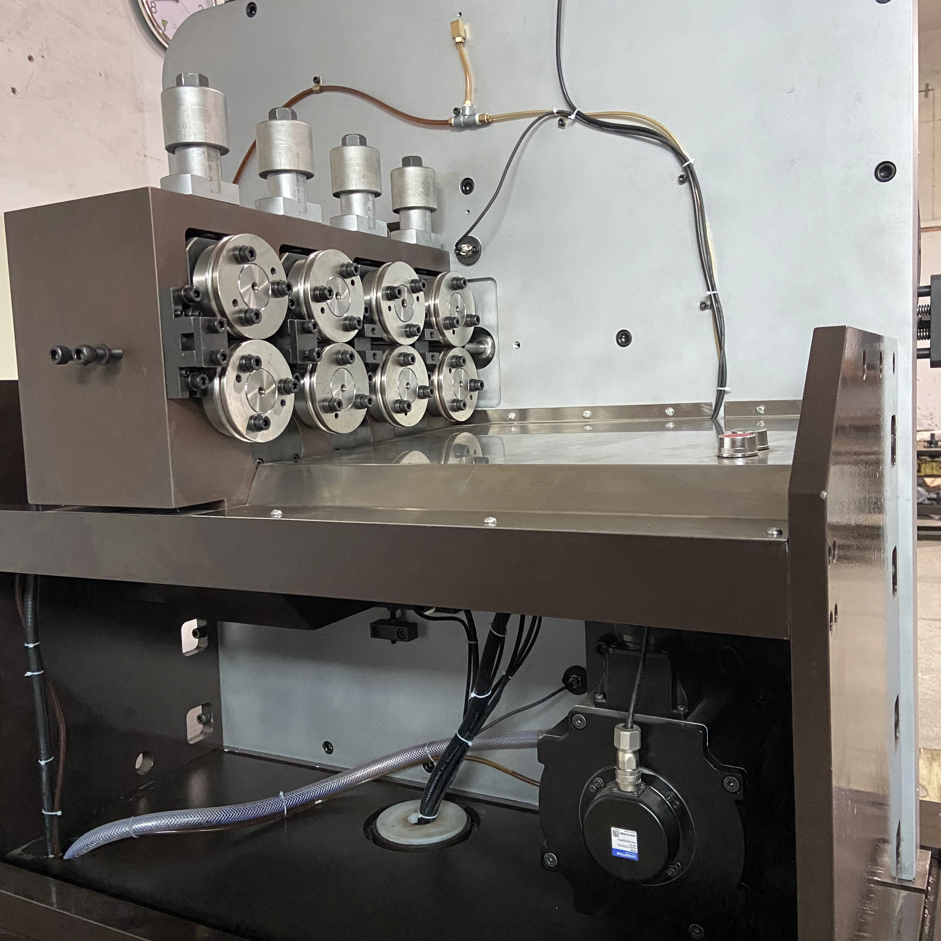 4 Axis 5mm spring forming machine making beet swing top and mechanical head cover