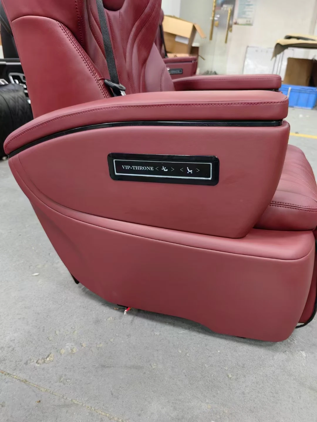 OTW-AEF4.0-ST New style hyundai carnival seats swivel reclining vip conversion camper luxury van seats with electric footrest