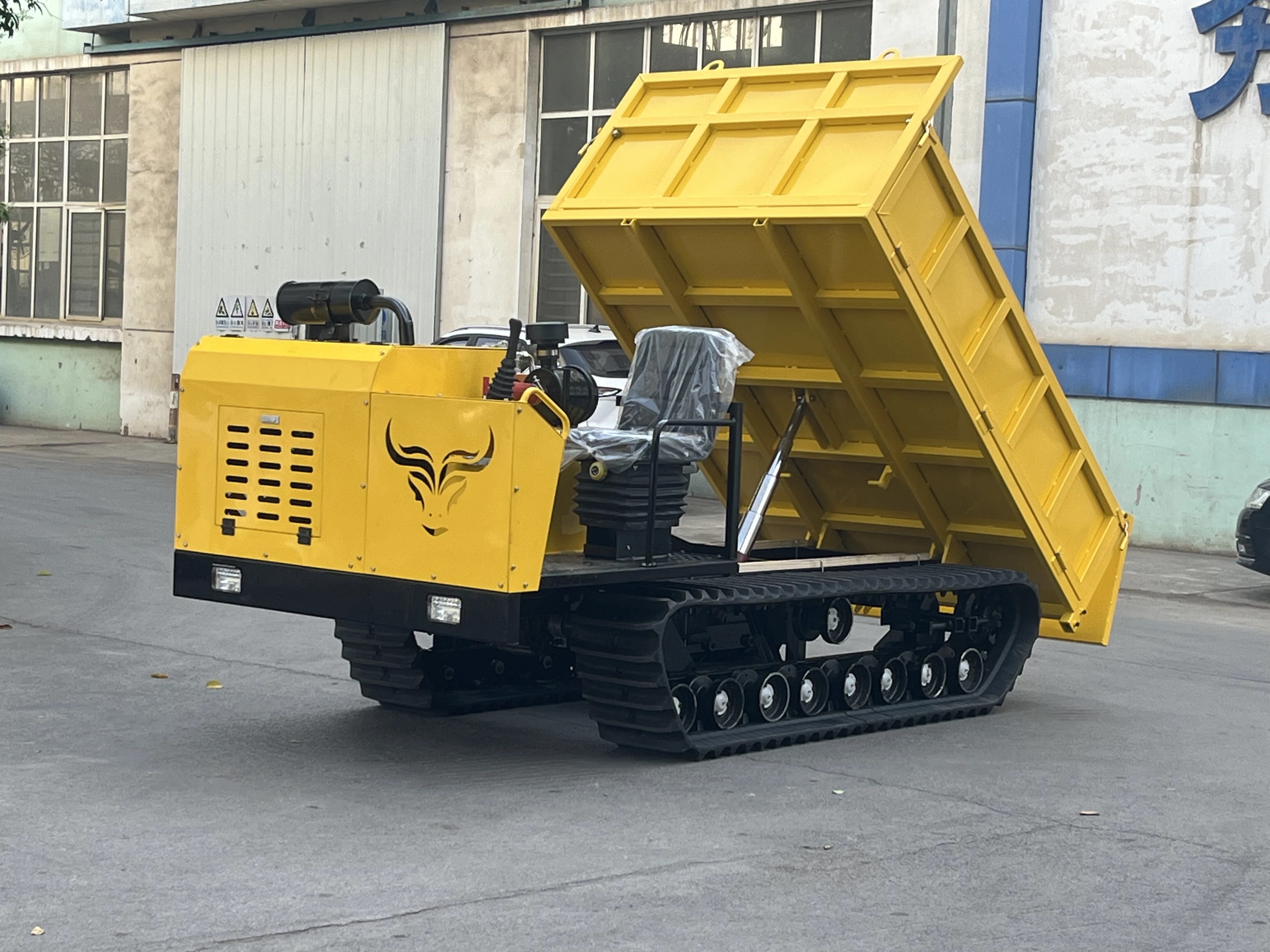3 Ton 4Ton infinitely variable speed mini crawler dumper engineering tracked carrier agricultural crawler dump truck
