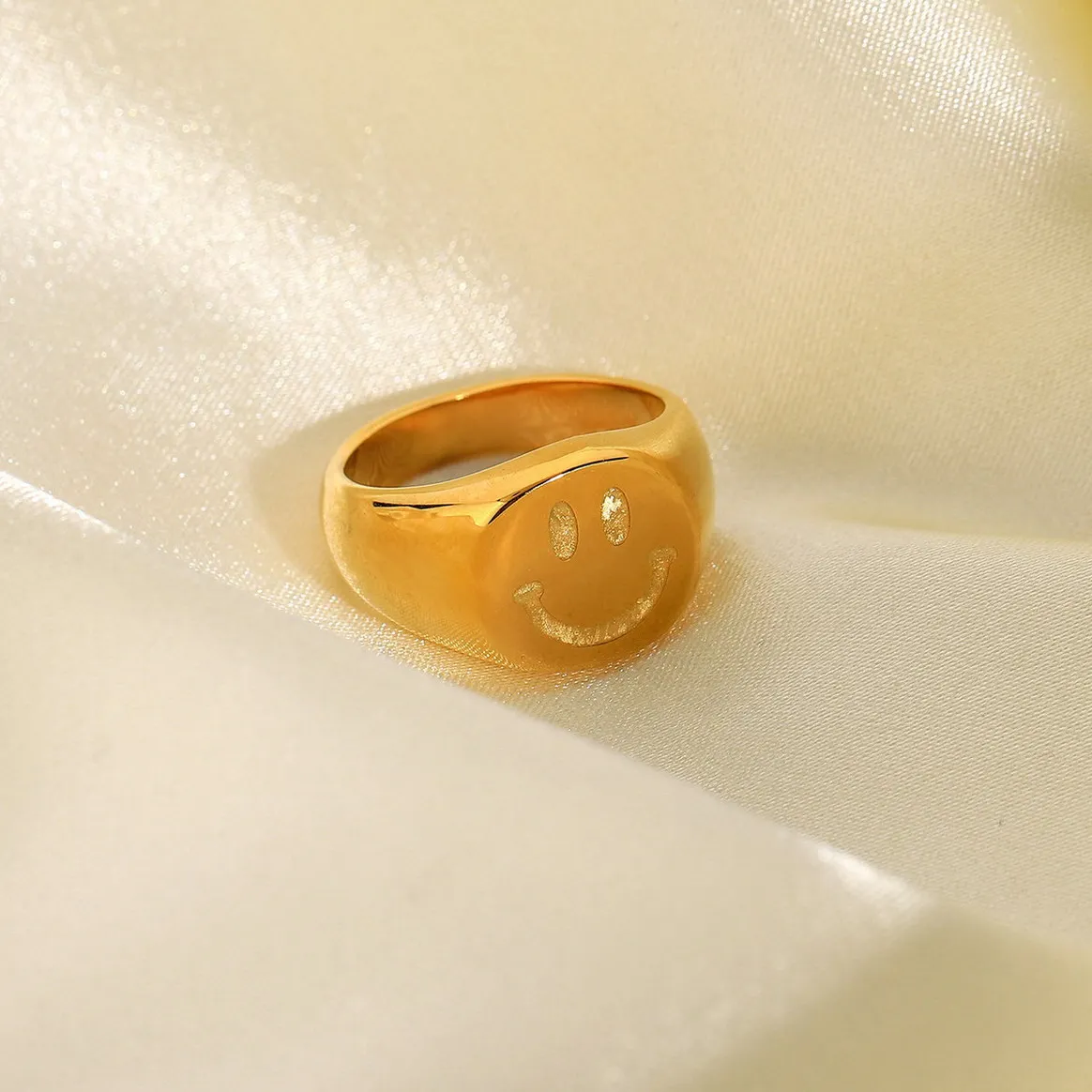 Custom Hot smiling face ring fashion trend Stainless Steel Gold Plated student Gift cartoon Ring customized ring