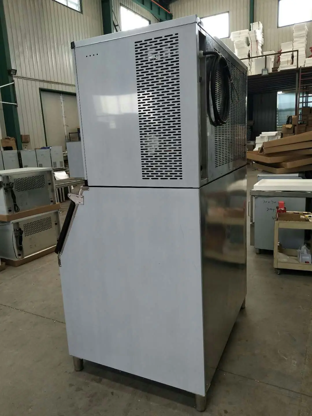 Машина для производства кубиков на 1 тонну/льдогенератор кубиков на 1 тонну, используемый на заводе по производству льда