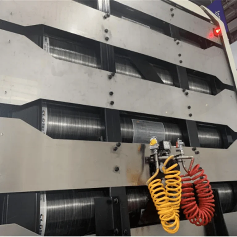 The onboard hydrogen supply system includes high-pressure hydrogen cylinders or tank