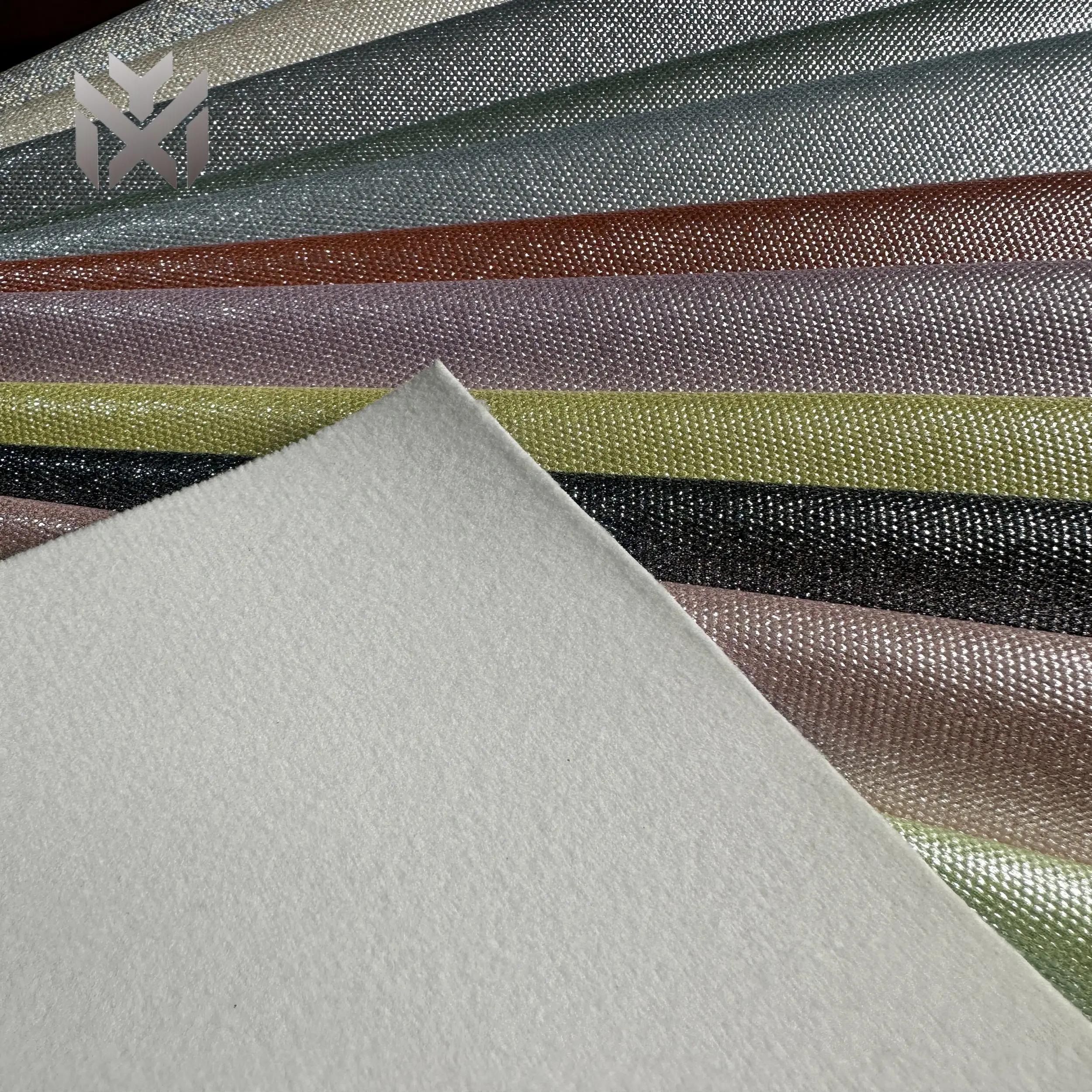 Full Grain Pattern Glossy Metal Film PU Synthetic Leather Vinyl for Cosmetic Luggage Shoe Upholstery