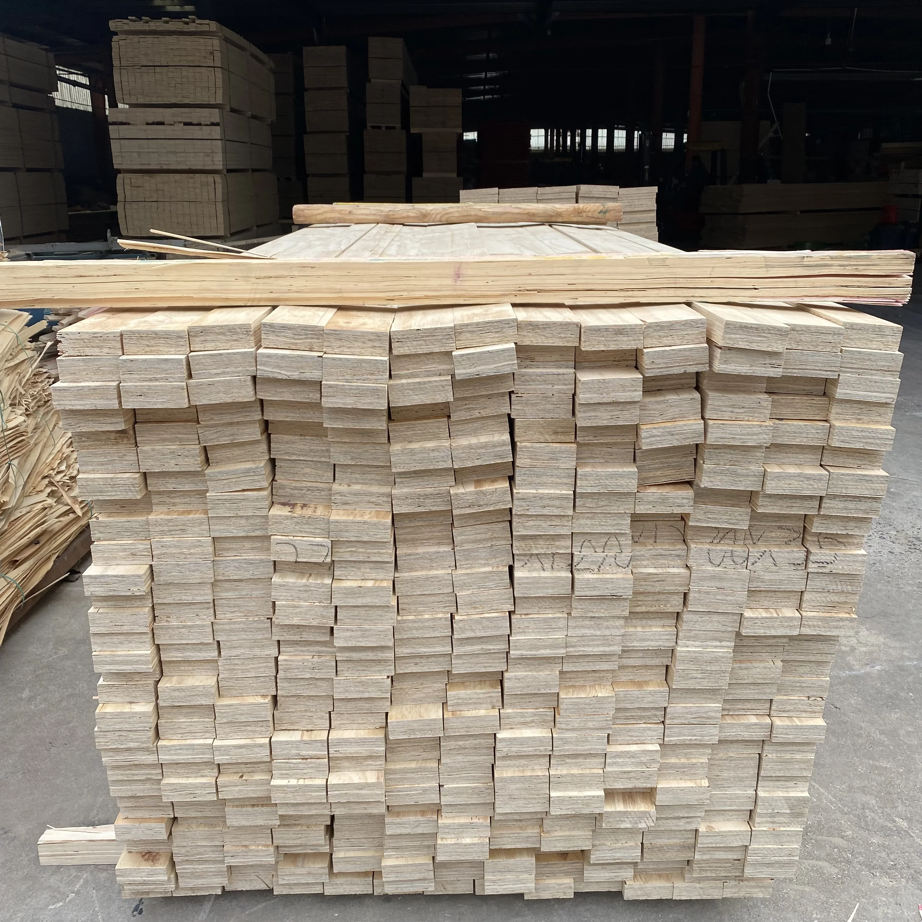 Pine Lvl Plywood Beams For Construction Australia Standard AS/NZS4357 Form Pine LVL Wooden Beam for Sale From China