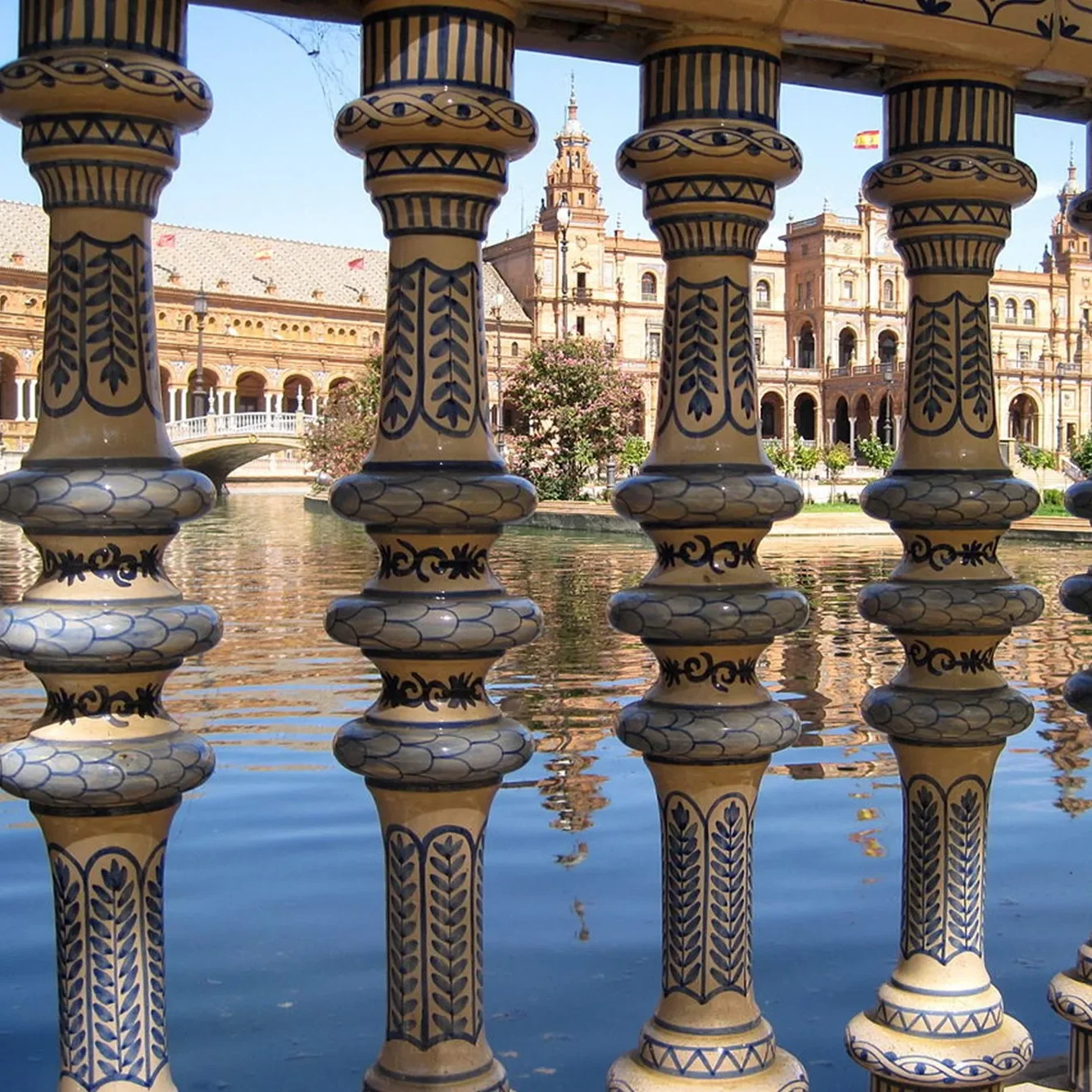 Factory custom Portuguese style railing post grouting molding under glaze blue and white painting in glaze paper decal hand post