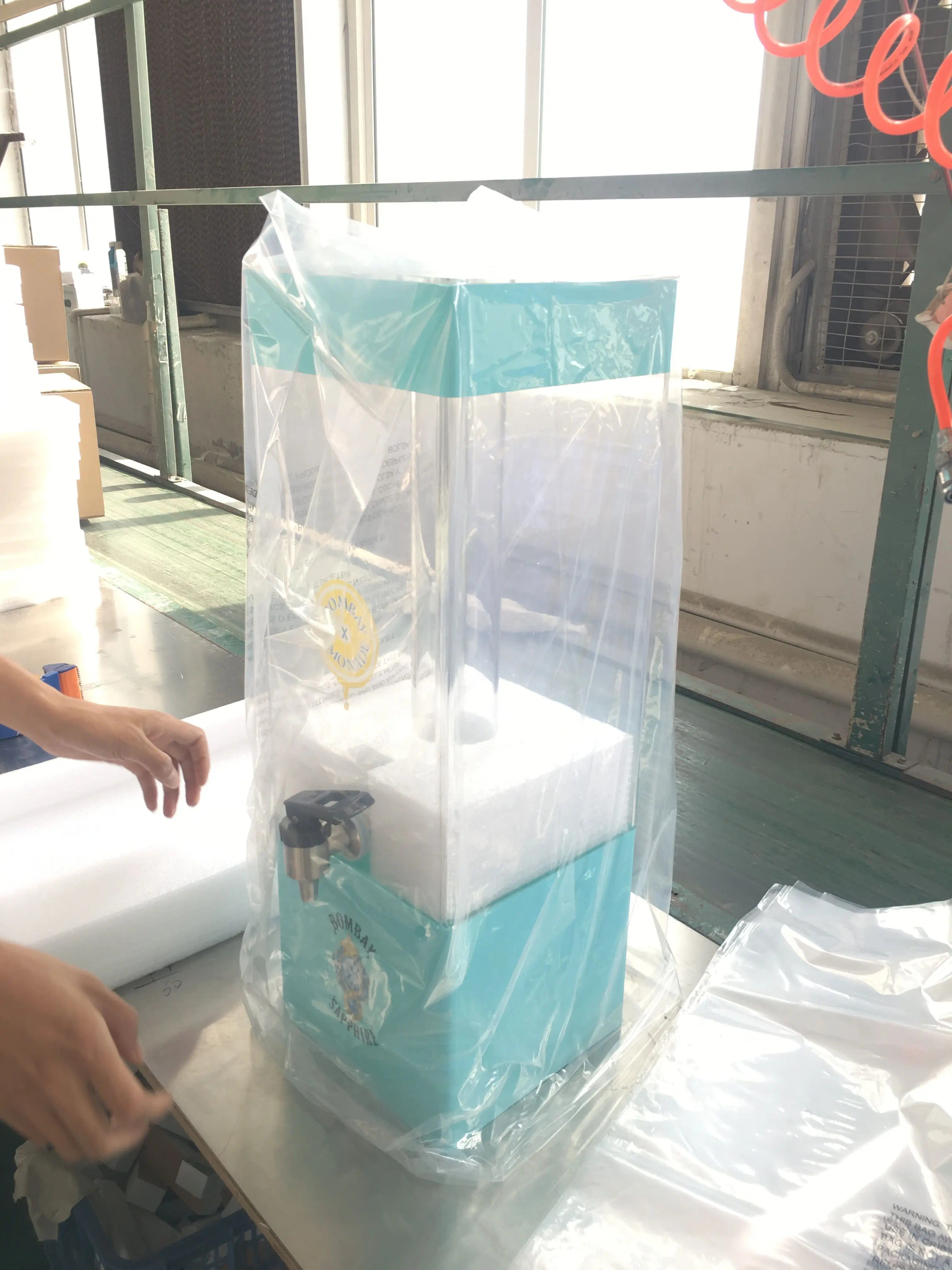 Food safety Bar Cold beverage dispenser acrylic material acrylic juice beverage wine dispenser