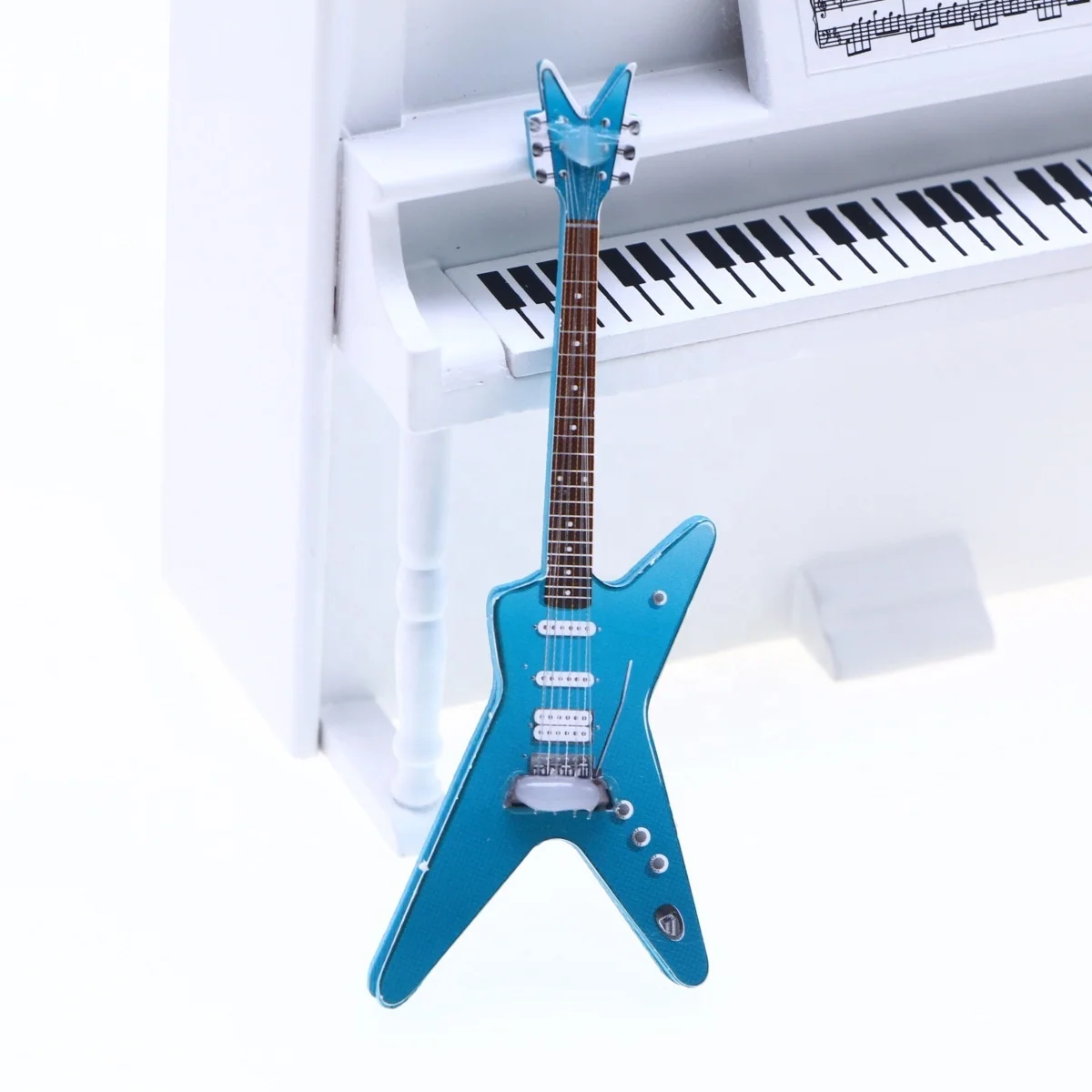Doll house mini simulation electric guitar OB11 pop guitar miniature scene props Fitting model