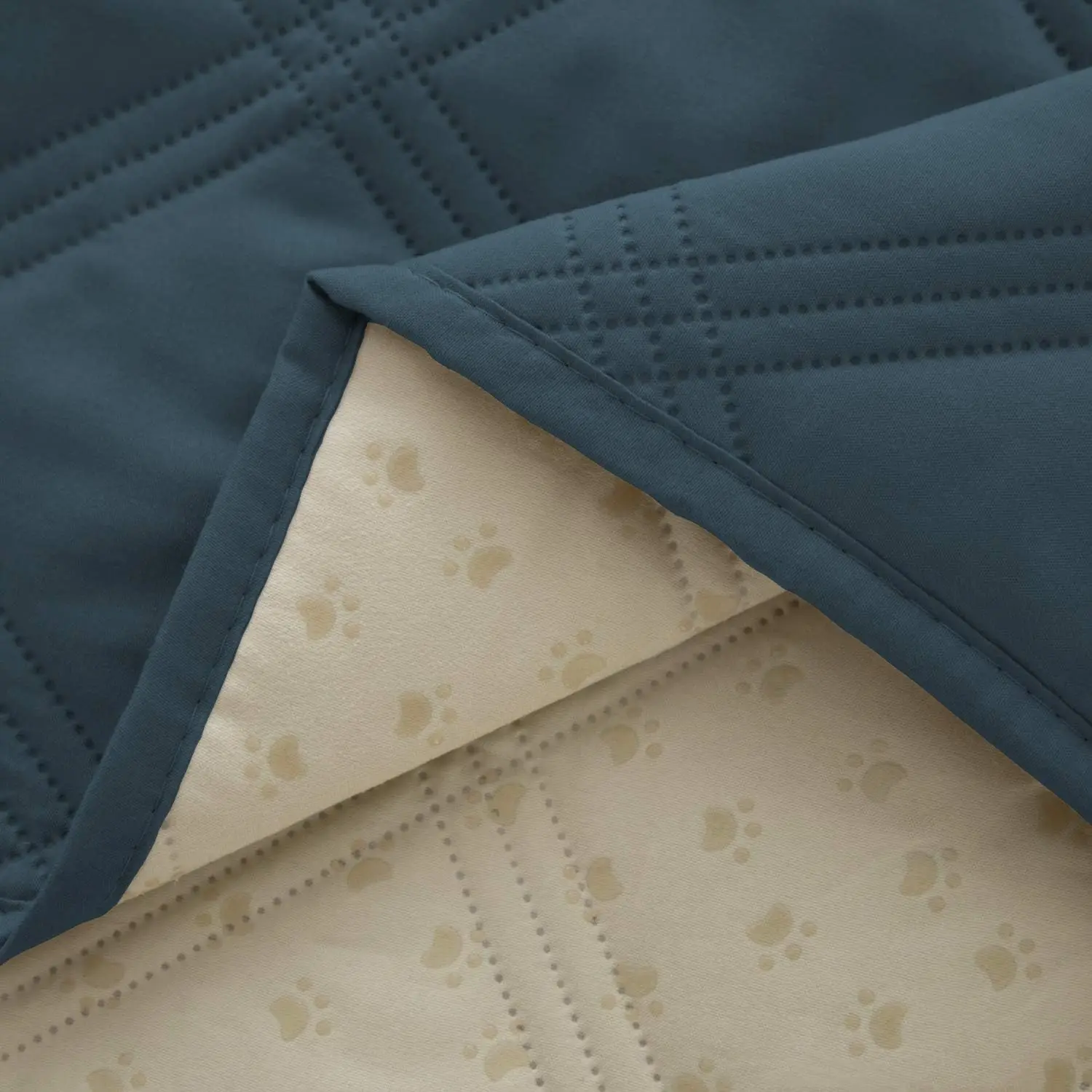 New Design Anti-Slip Back Waterproof Napping Dog Bed Cover Pet Blanket for Furniture Bed Couch Sofa