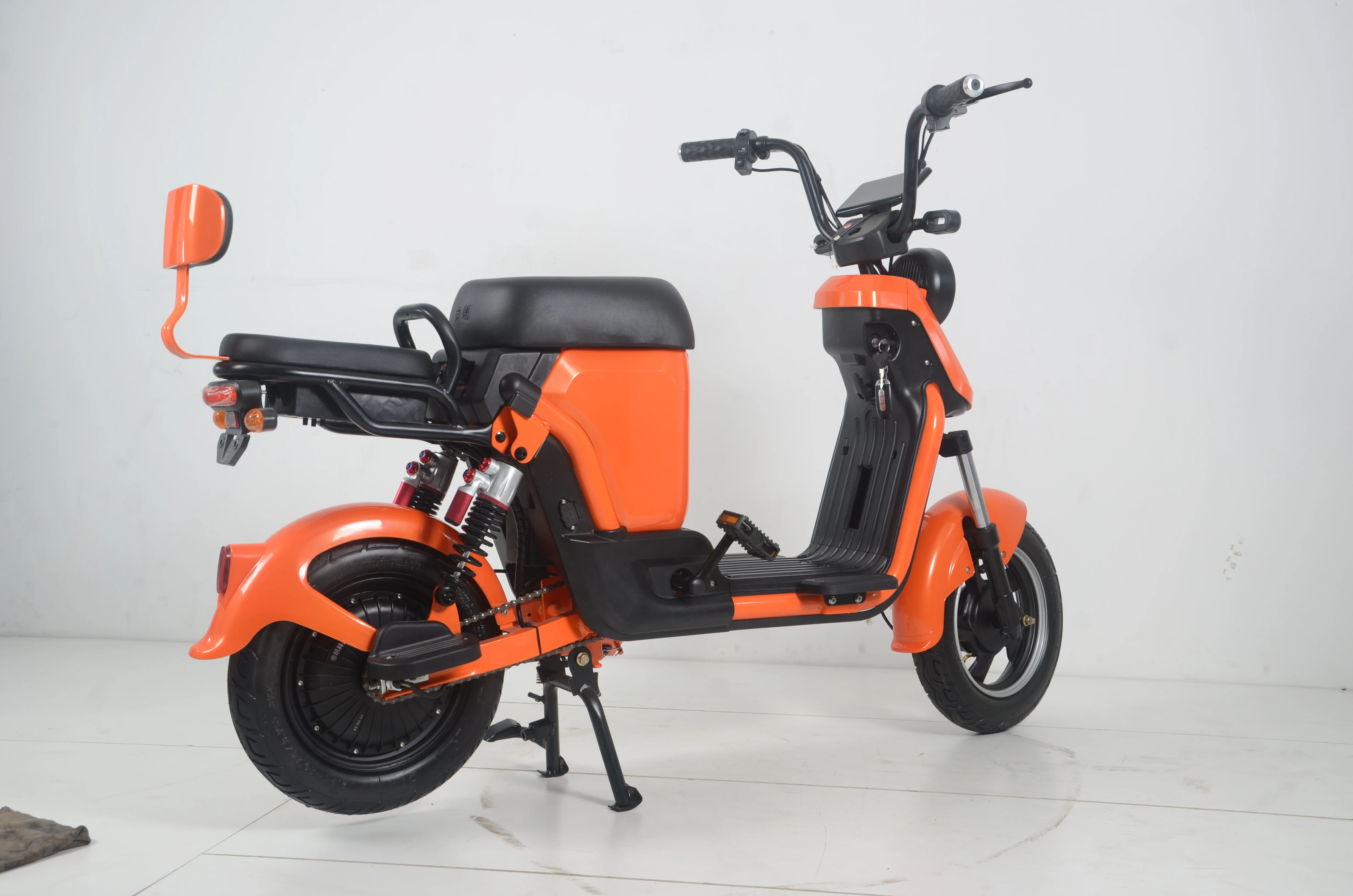Wholesale price custom Electric Wheelers Two Wheel Folding E-scooter Motorcycles For Sale