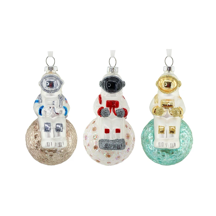 Wholesale Christmas Gift Figurine Glass Astronaut And Planet Pendant Ornaments Christmas Decoration Supplies