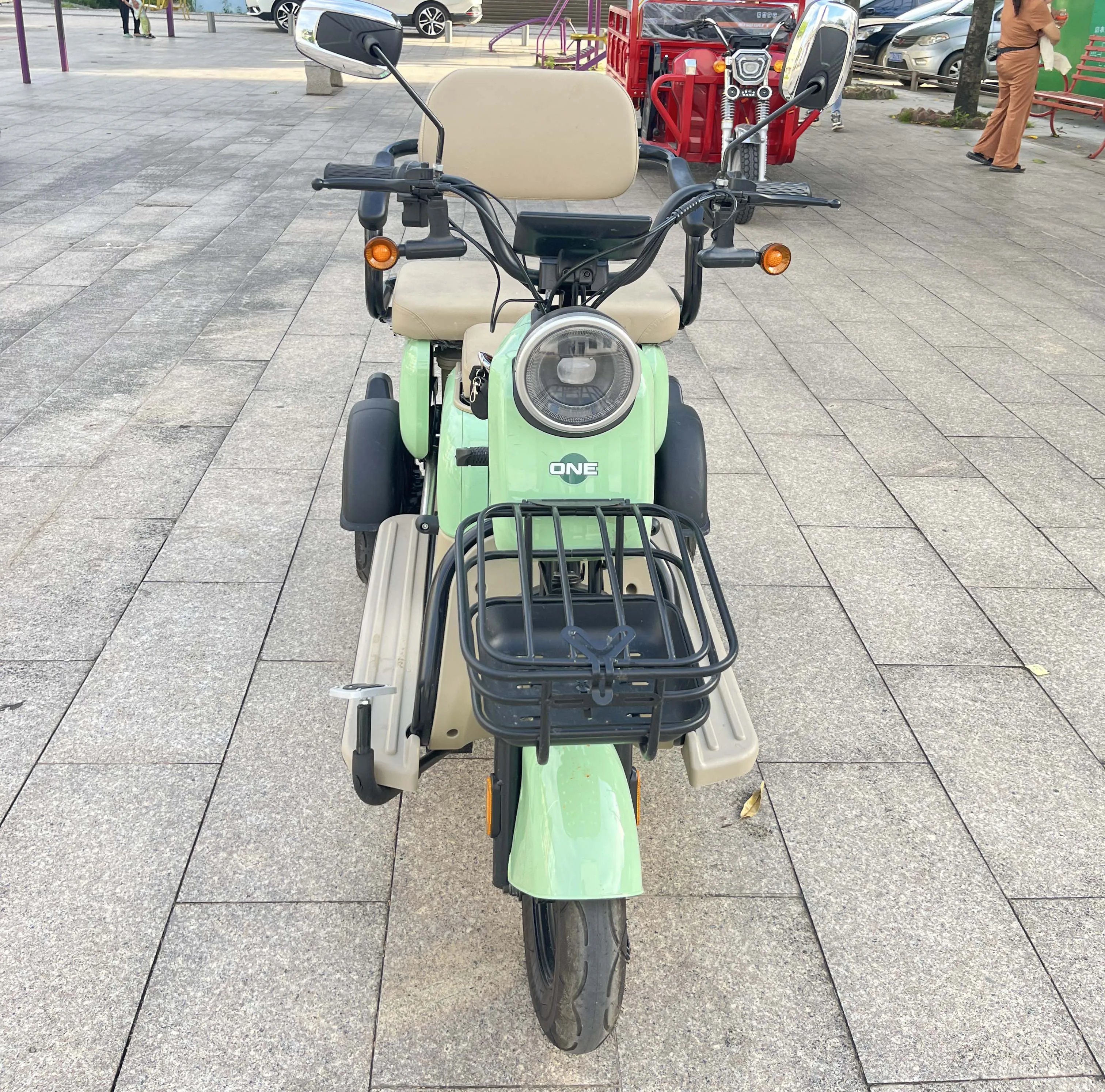 China-Made Leisure Electric Tricycle Open-Body 3-Wheel Rickshaw Cargo Bike for Adults with 48v 60v Options electric rickshaw