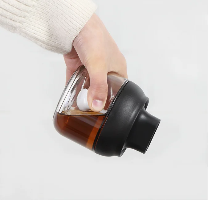 Round seasoning glass bottle with spoon kitchen sauce packing container