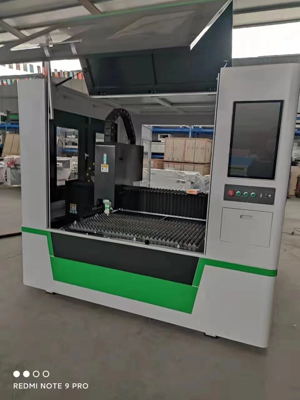 Yiq Tech 1000-3000W High-Fiber Laser Cutter Machine Automatic Metal Cutting with Raycus Laser Source Controller Reducer System