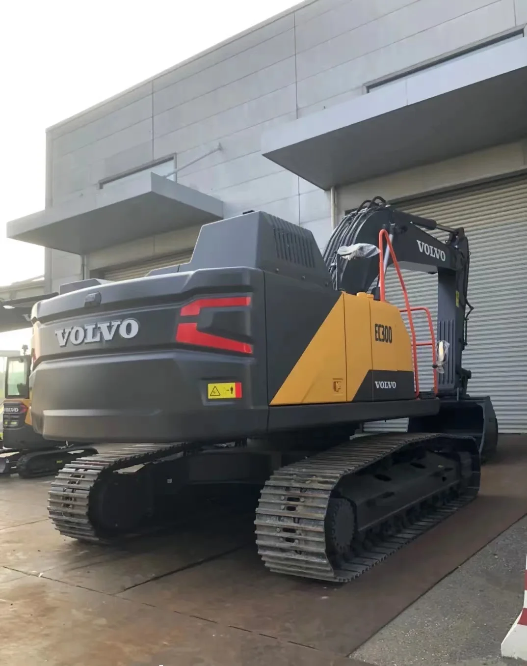 Лидер продаж подержанный гусеничный экскаватор Volvo Ec300 машина по низкой цене