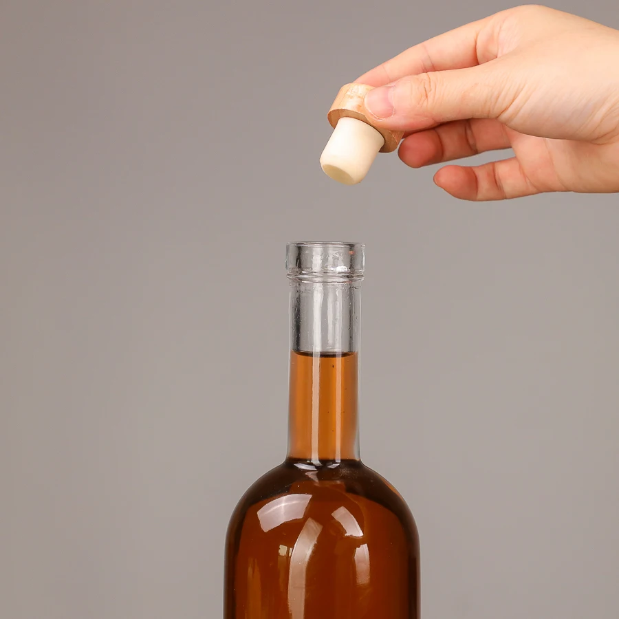 750 ml Transparent flint glass bottle liquor wine whisky vodka tall and thin glass bottles with wooden cork top