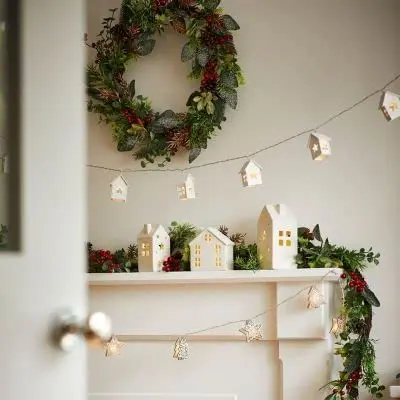 XINGYE Custom Desgin Christmas Fireplace Tabletop Ceramic House Tealight Holders Decorations White Cottage Lantern Ornament