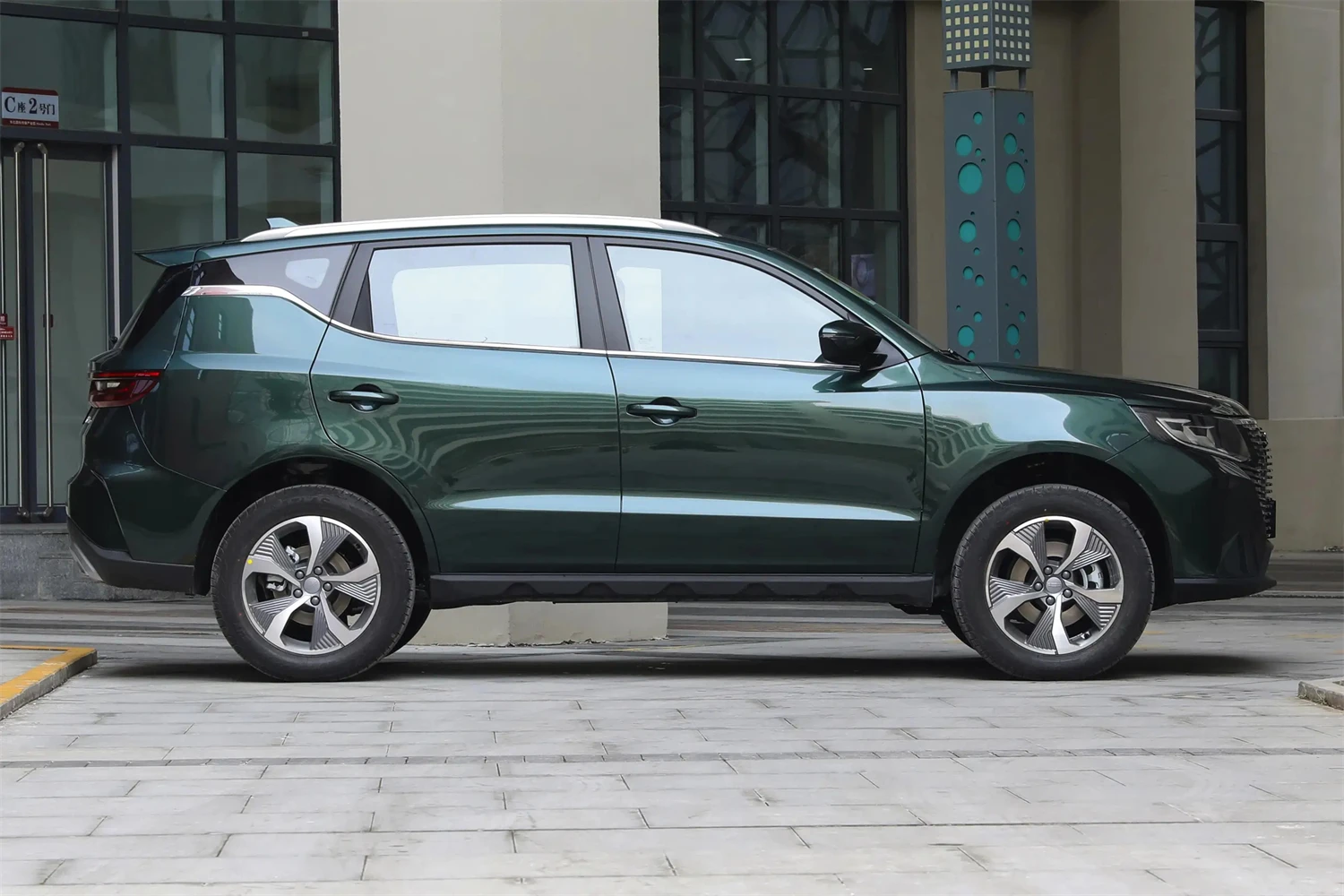 Latest Euro VI 1.5T Turbo 5 Seats Compact SUV Gasoline Car Fuel Vehicle Geely Haoyue Pro