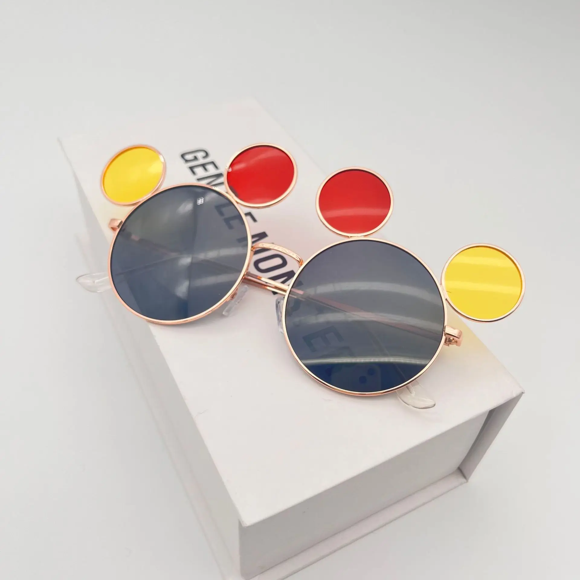 New Fashion Big Square Light Frame UV Protection High Level PC Ladies Retro Personality Designer Women Sunglasses