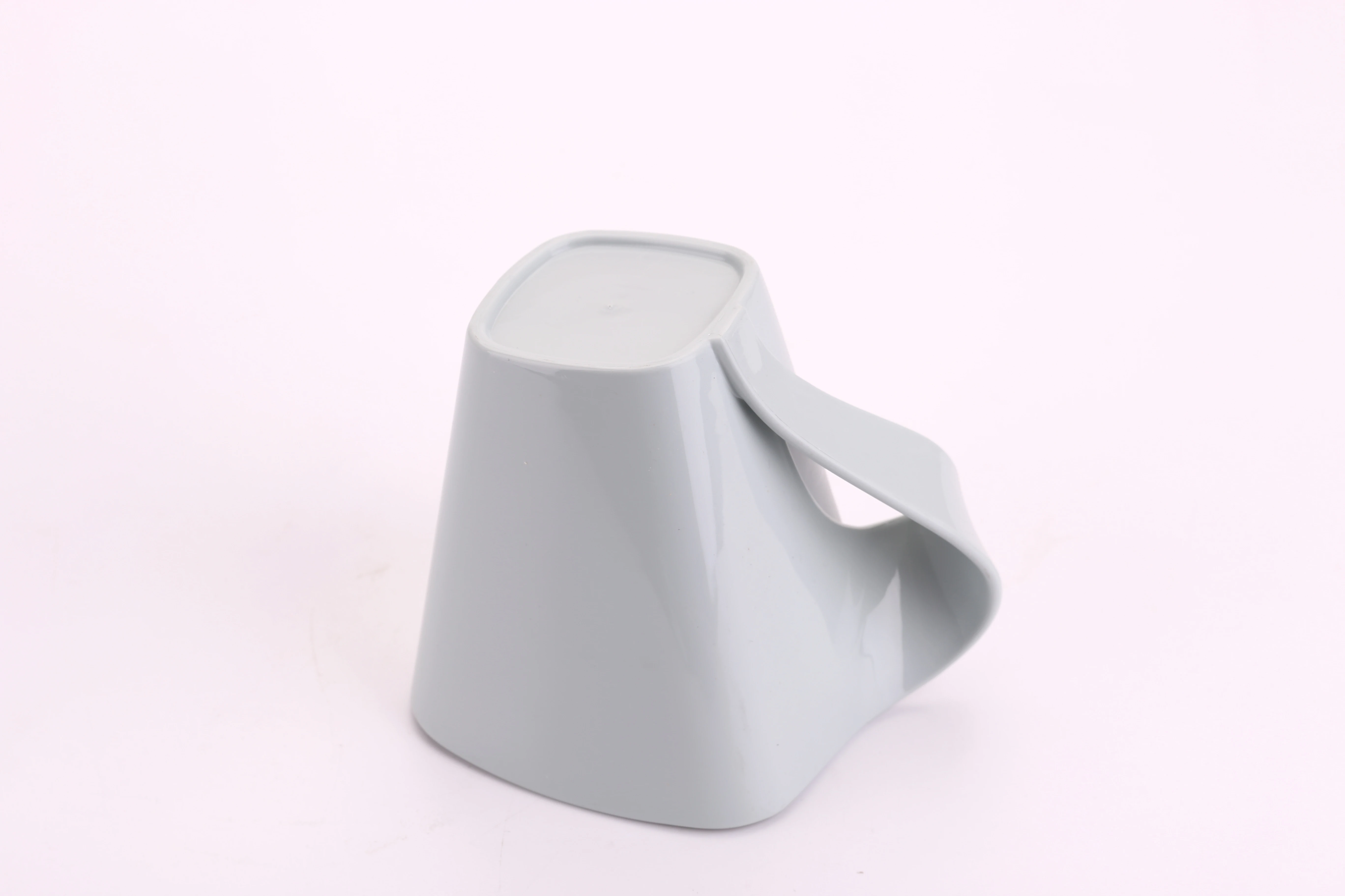 Portable Premium Durable Material Travel Mouth Cup Mini Square Plastic Tooth Brush Cups And Towel