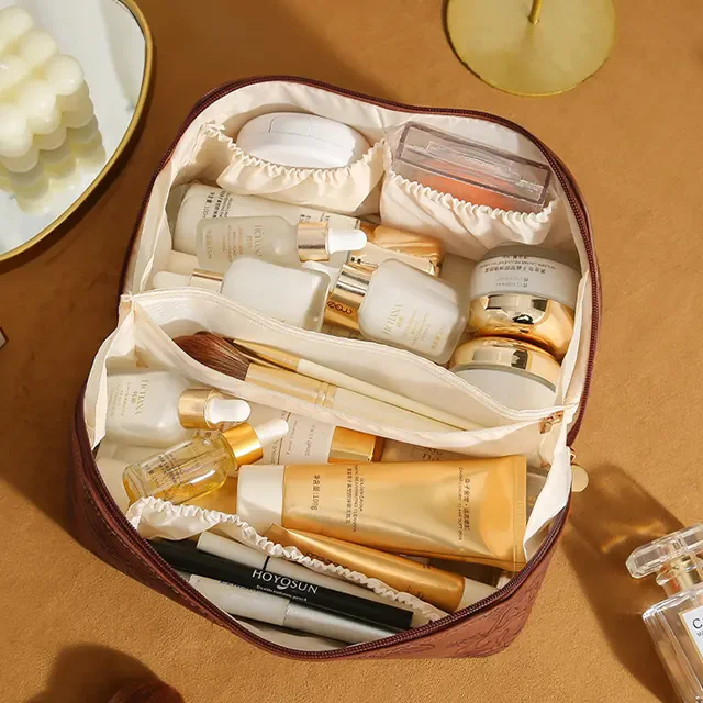Custom Famous Brand Flat Opening Vintage Stylish Makeup Pouch Soft Leather Travel Makeup Organizer Beauty Storage Bag