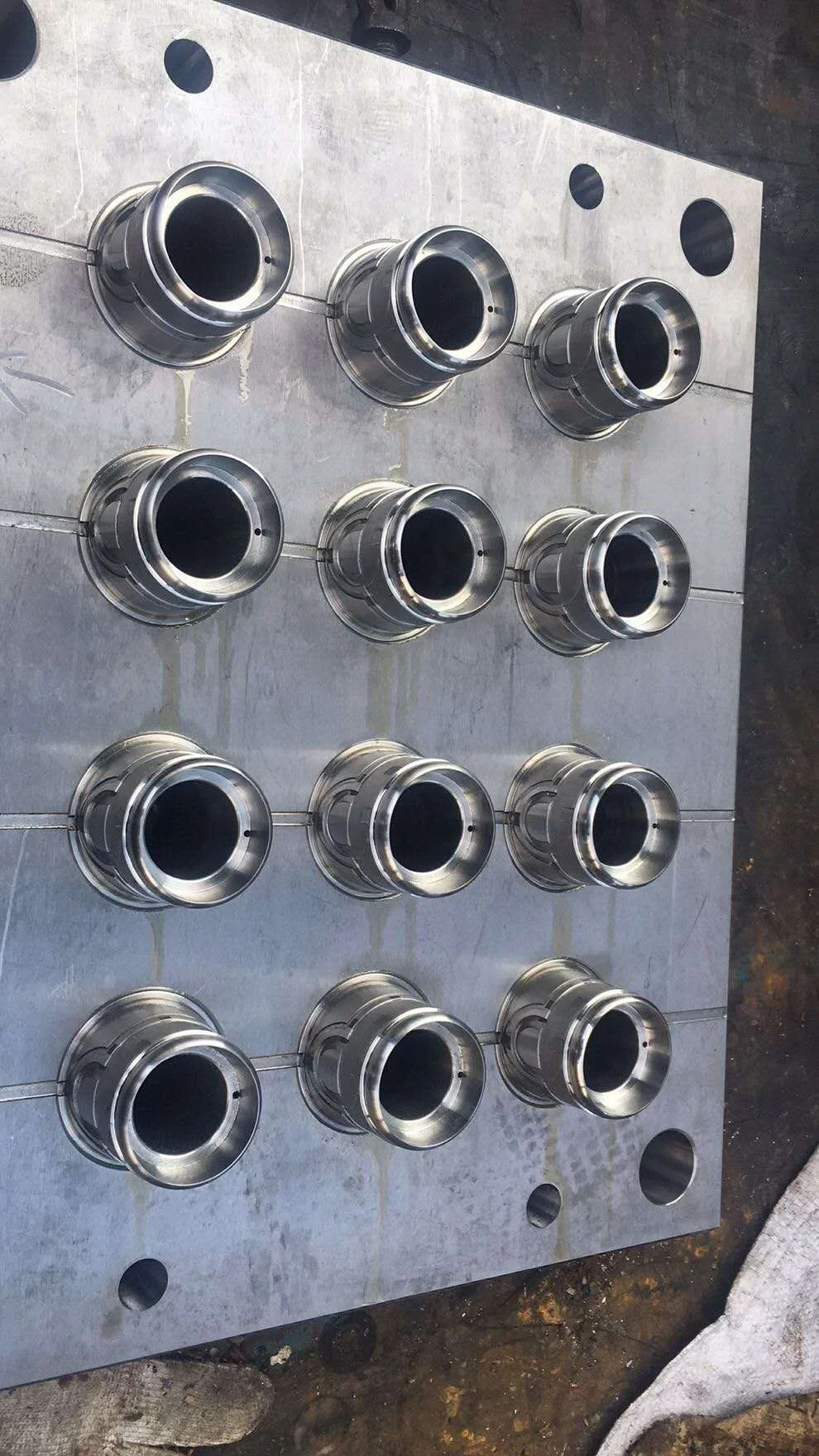 new design 16 cavity Cap mold hot runner template s136 Cap mould