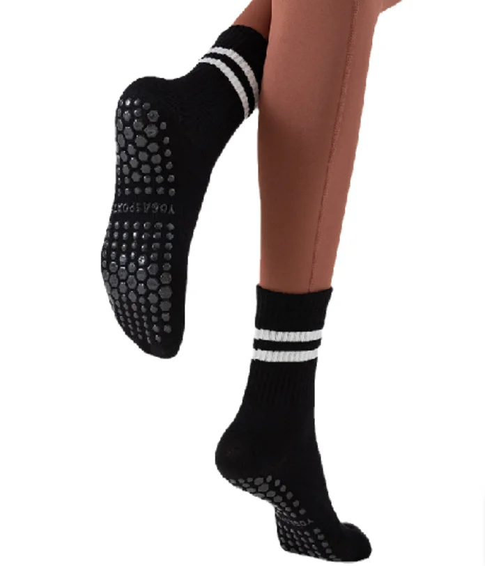 Professional Anti-slip Socks High Elastic Indoor Anti-fall Sport Socks For Men & Women Factory Directory