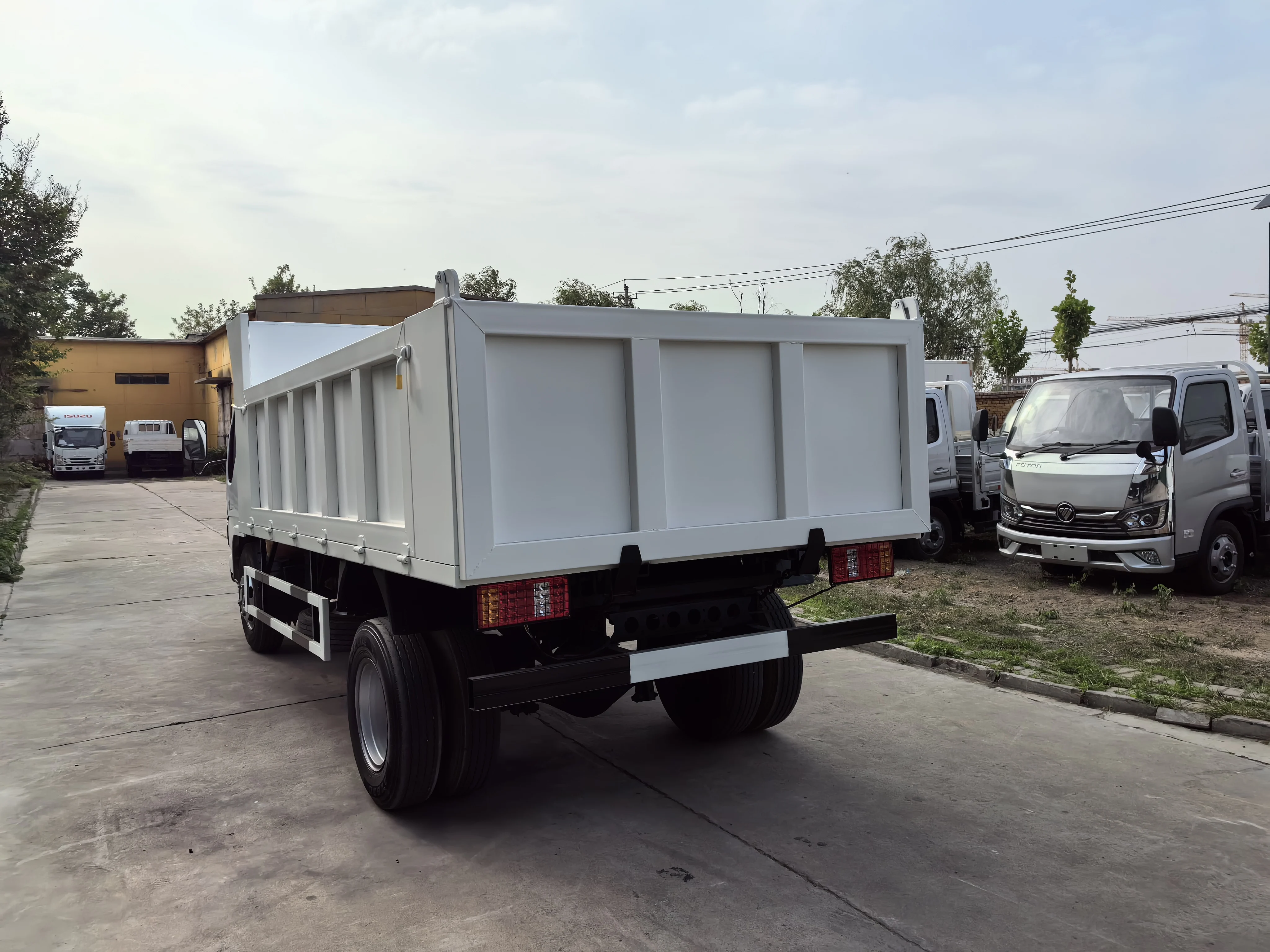 USED ISUZU 600P LEFT HAND DRIVE  DUMP TRUCK