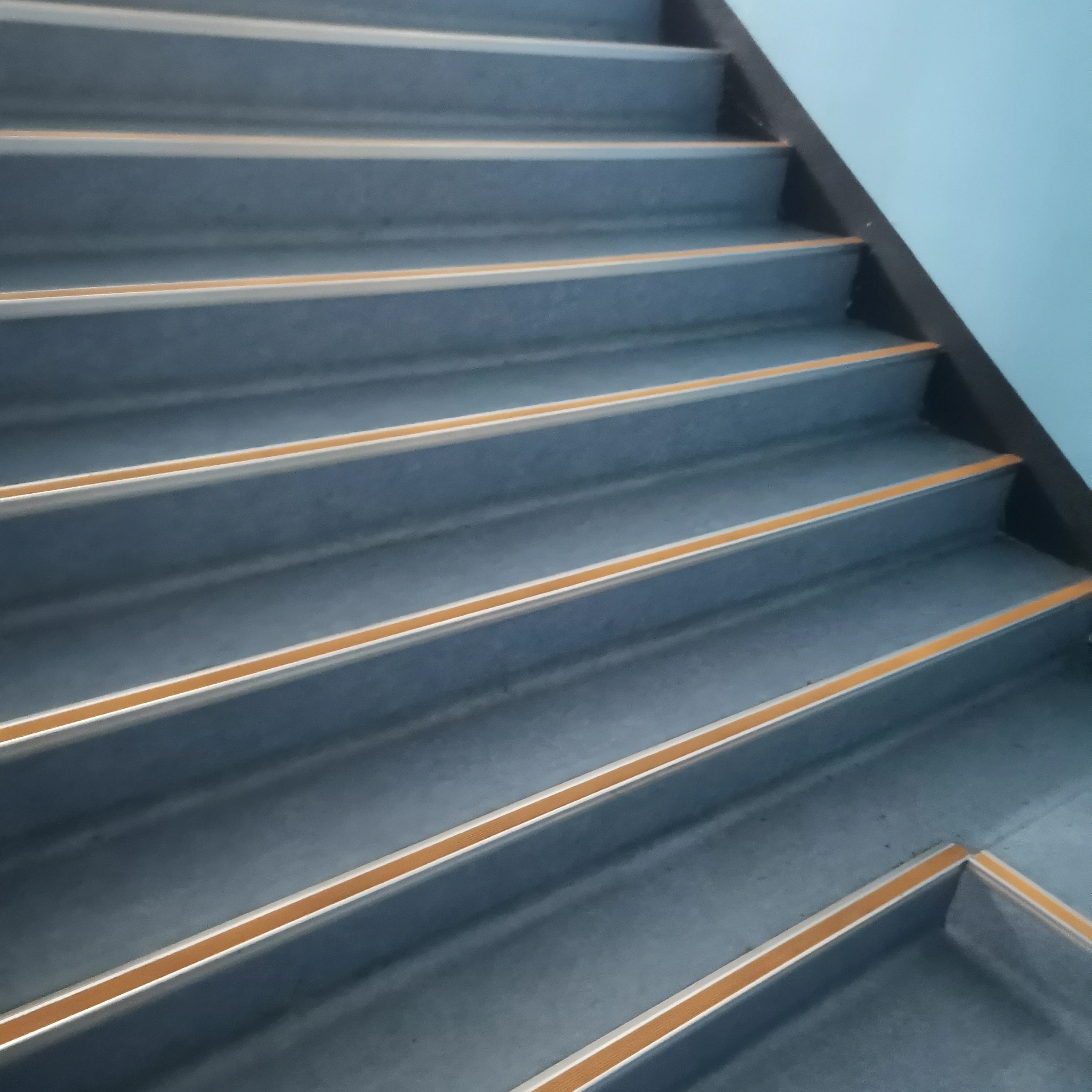 China supplier Factory Sale soundproofing Anti-slip strip Laminate Floor aluminium stair nosing
