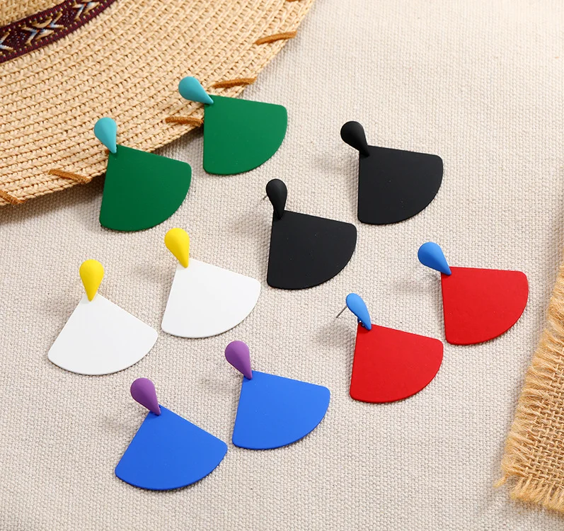 KL OEM pendientes redondos grandes  de colores 2023 New design simple fashion spray paint matte fan shape colorful stud earrings